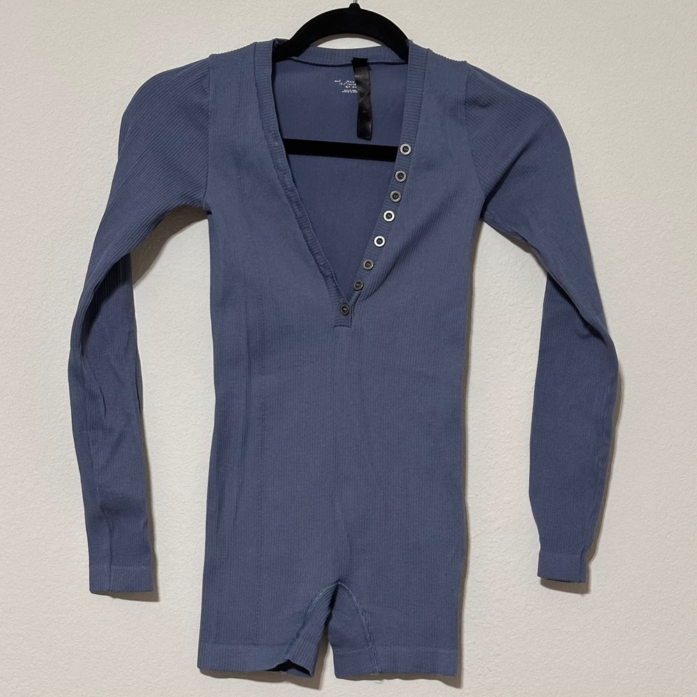 UO Out From Under Ribbed Henley Short Romper Blue Long Sleeve Snap Button XS/S‎
